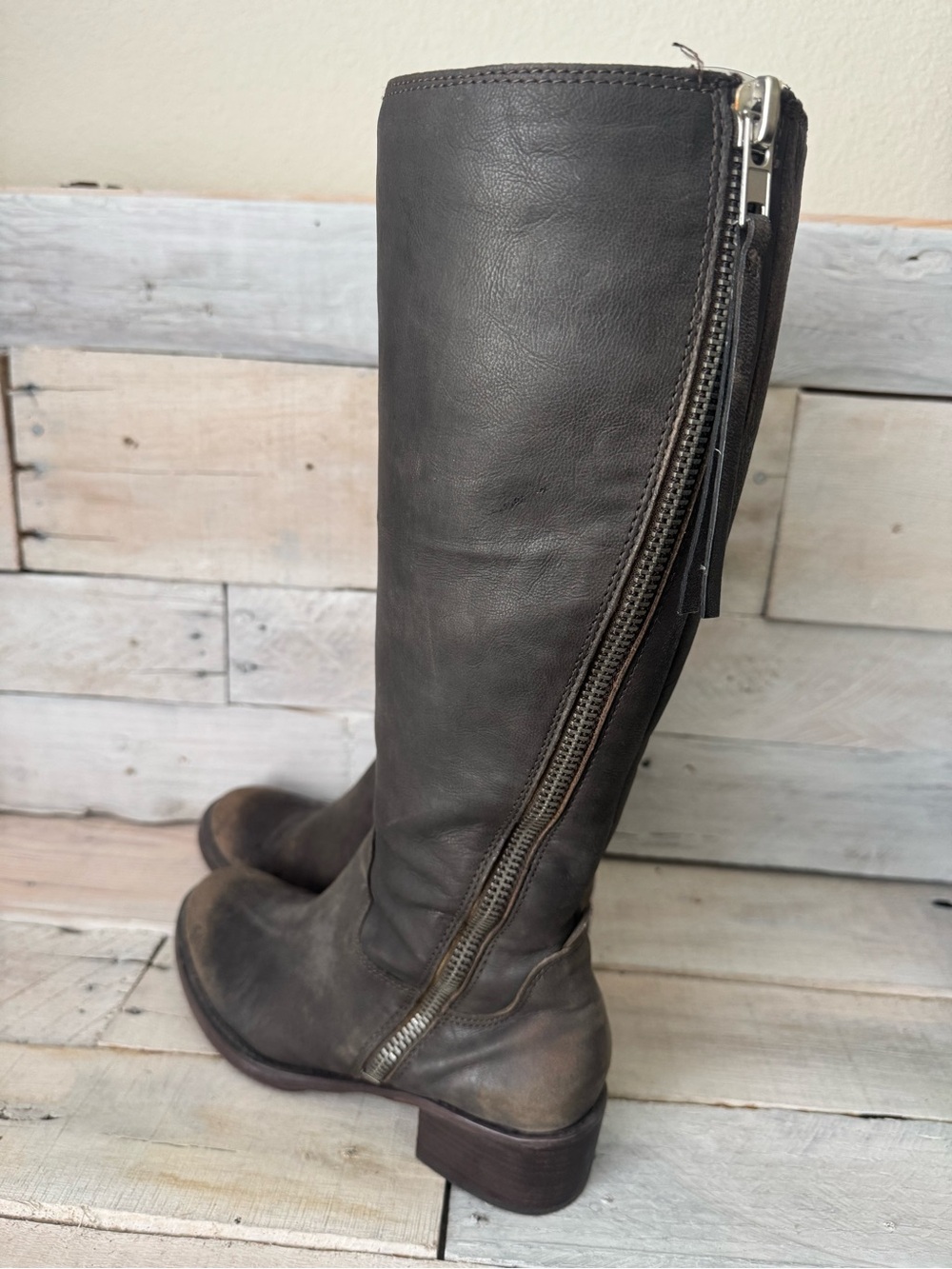 Lucky Brand Tall Distressed Leather Brown Leather Zipper Riding Boots Women’s 8 - Picture 3 of 8